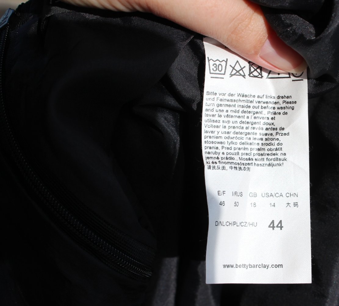 schwarzes Kleid mit weiß hellgrauem geometrischem Muster, Betty Barclay, Größe 44