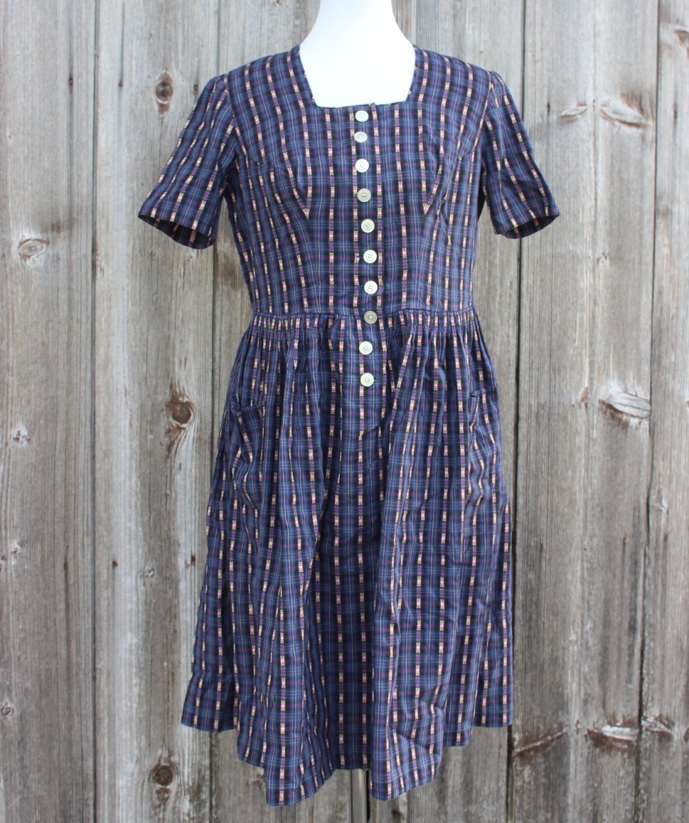 hochgeschlossenes True Vintage Dirndl mit Ärmeln, ca. Größe 44, blau schwarz kariert mit Blumen