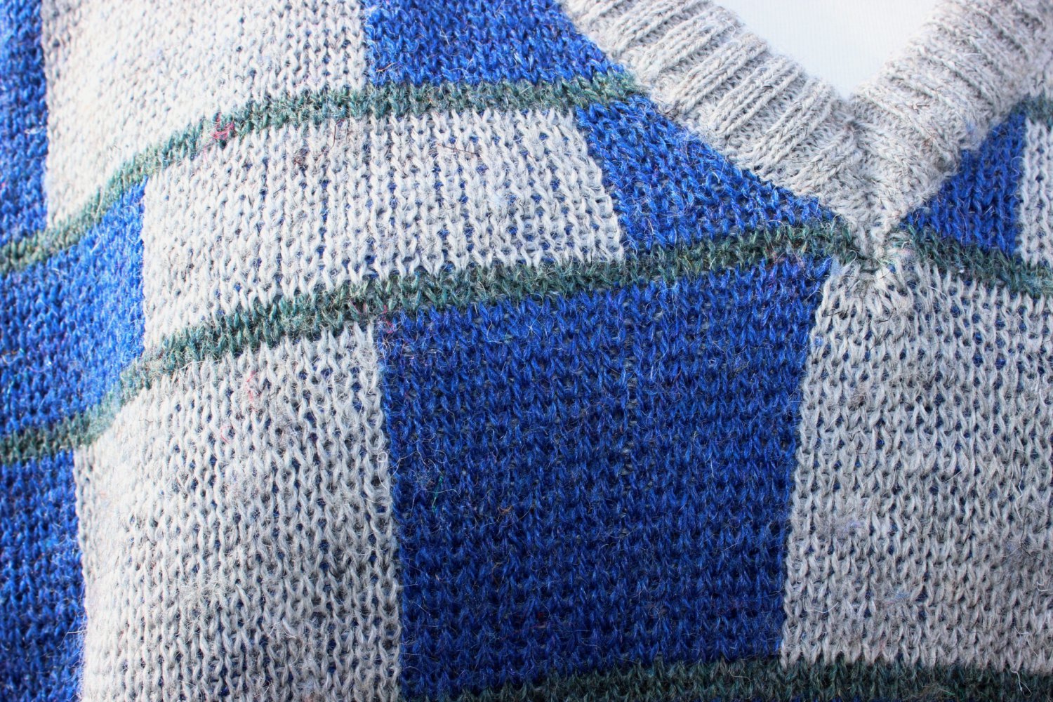 grau blau und dunkelgrüner True Vintage Oversize Pullover, geometrisches Muster, Größe S