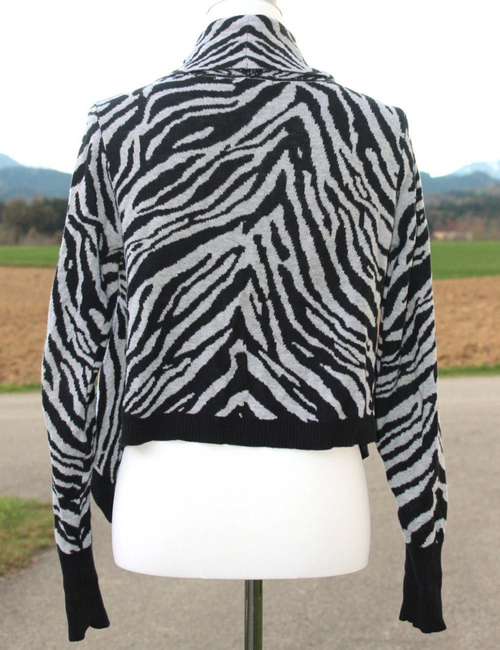 grau schwarze Weste, offener Cardigan mit Zebramuster, Amisu, M/L (ca. Größe 38-40)