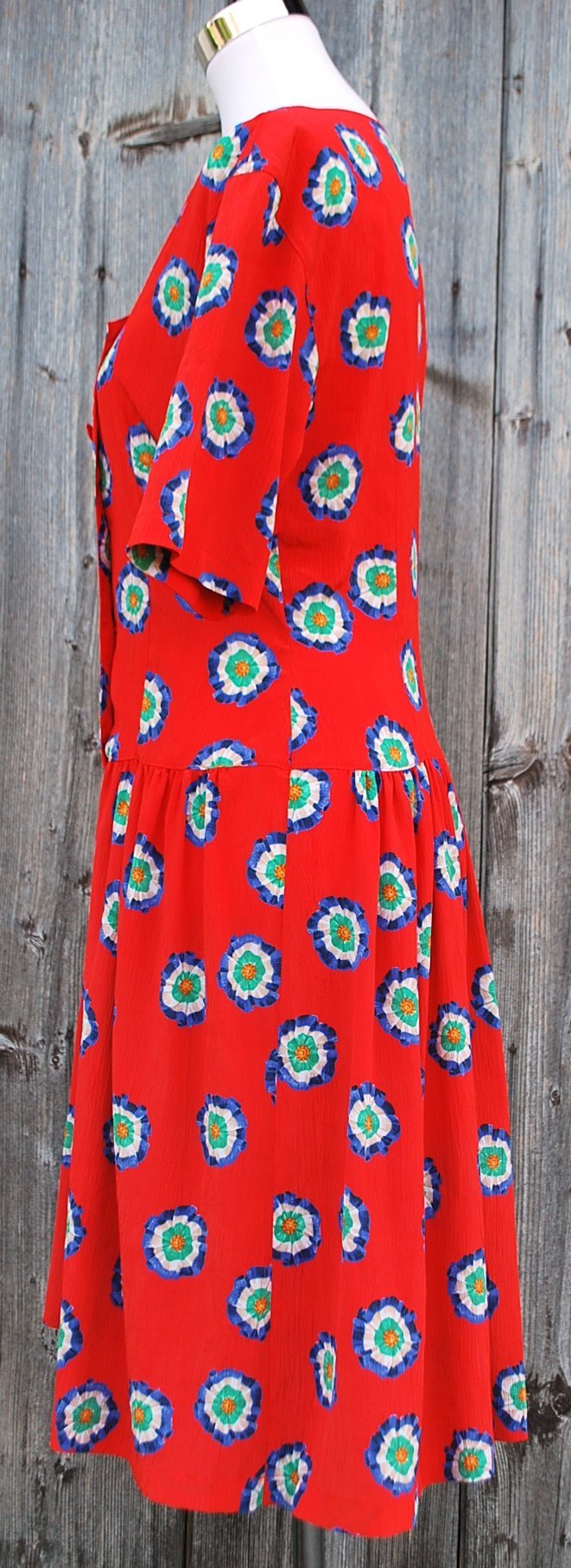 rotes True Vintage Kleid mit blau grün beigem Blumenmuster und tiefer Taille, ca. Größe 40, 1980er