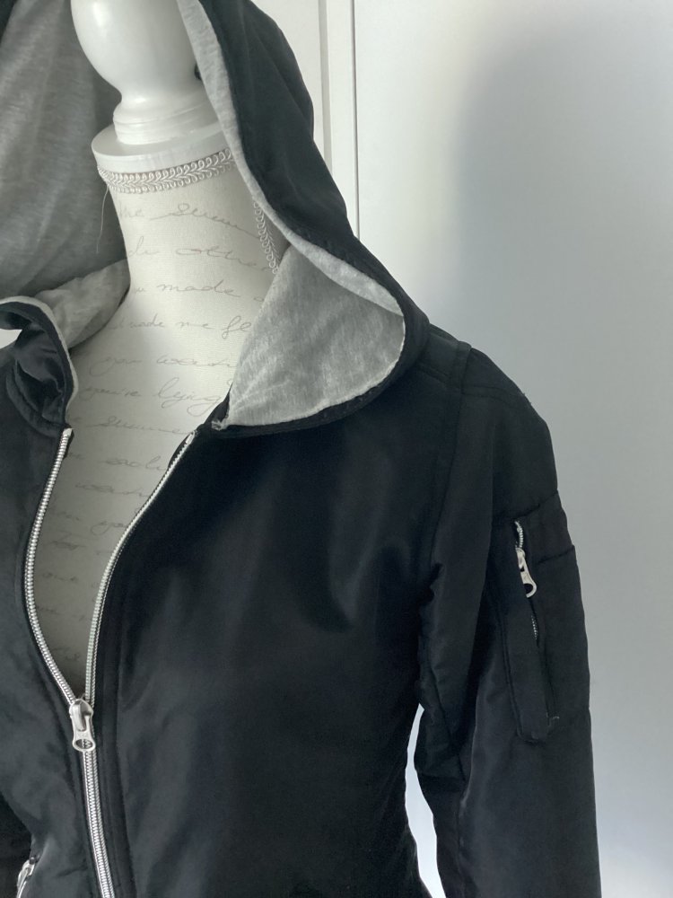 Jacke Neo Noir Gr. 36 schwarz wie neu