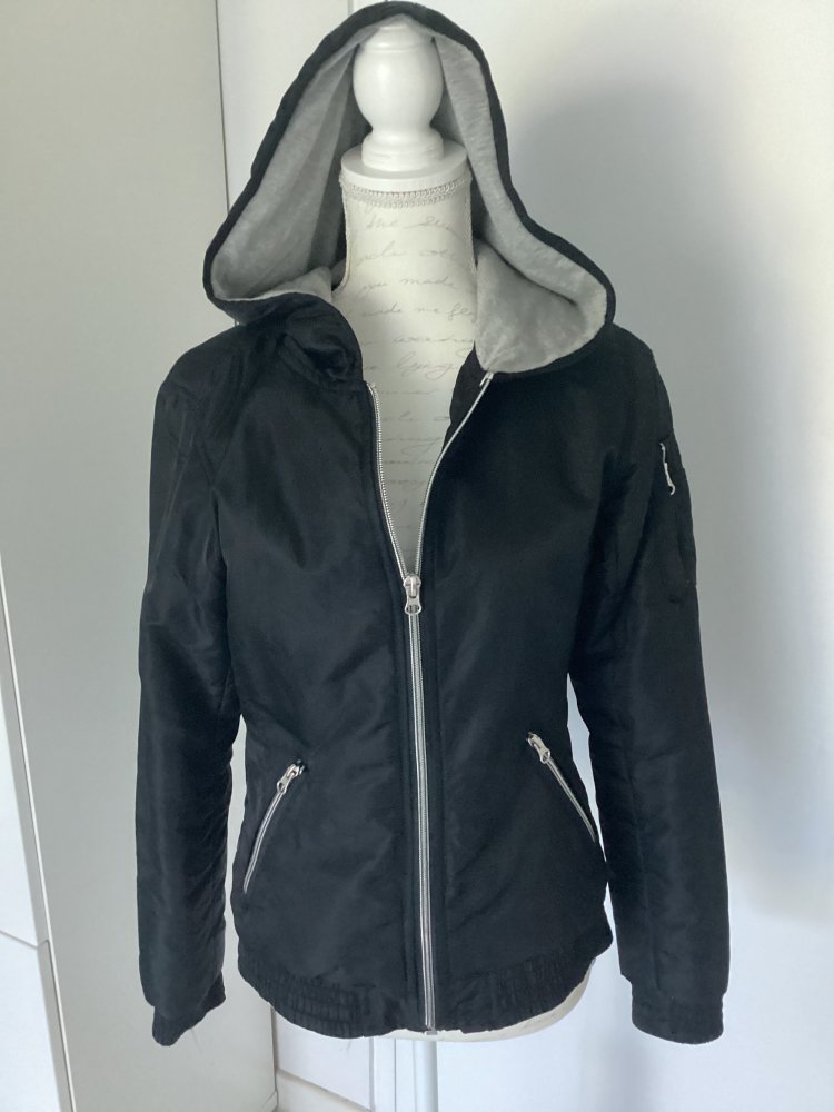 Jacke Neo Noir Gr. 36 schwarz wie neu