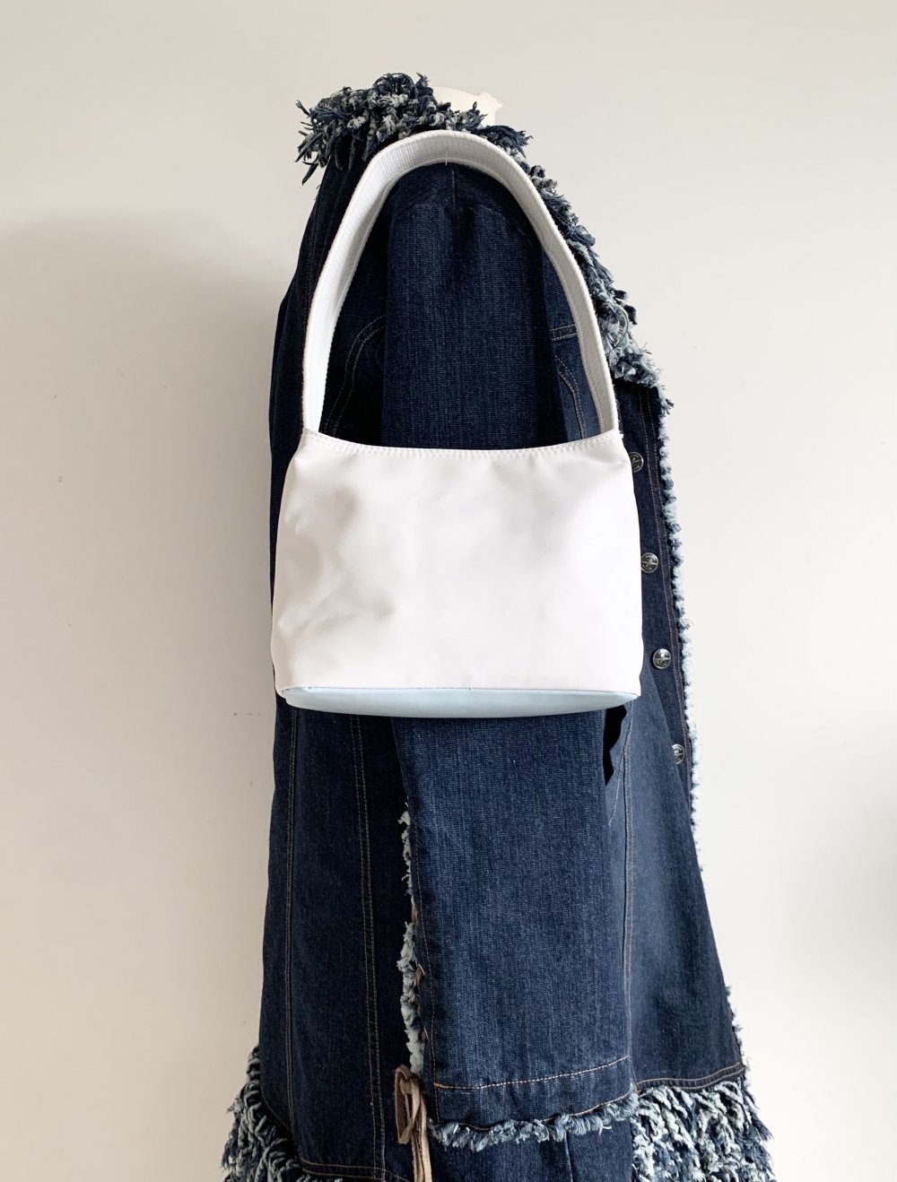 süße hellblau weiße hello kitty retro y2k Handtasche
