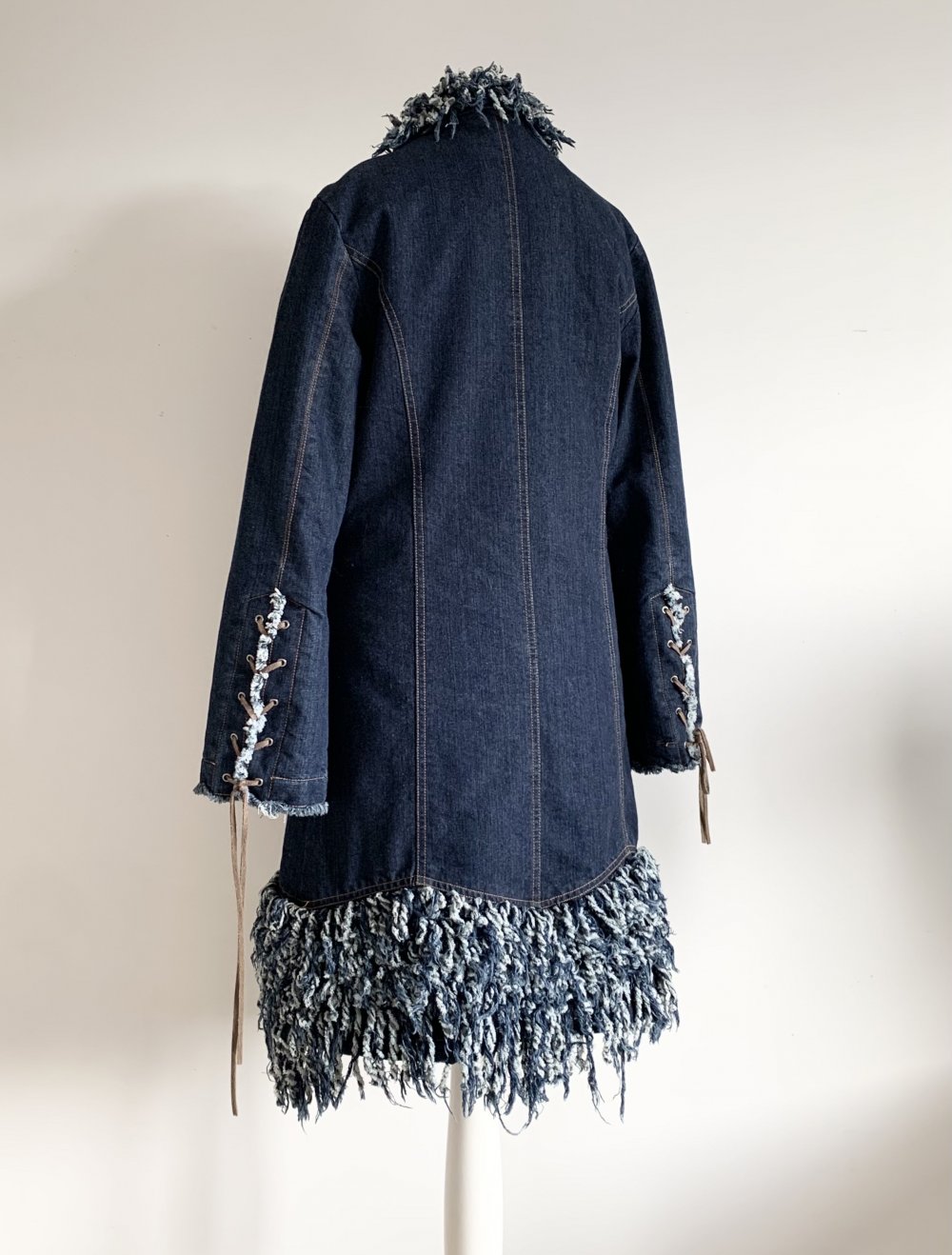einzigartige dunkelblaue gefütterte Jeansjacke Mantel mit Fransen vintage retro y2k 2000s