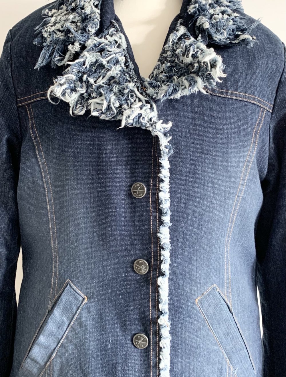 einzigartige dunkelblaue gefütterte Jeansjacke Mantel mit Fransen vintage retro y2k 2000s