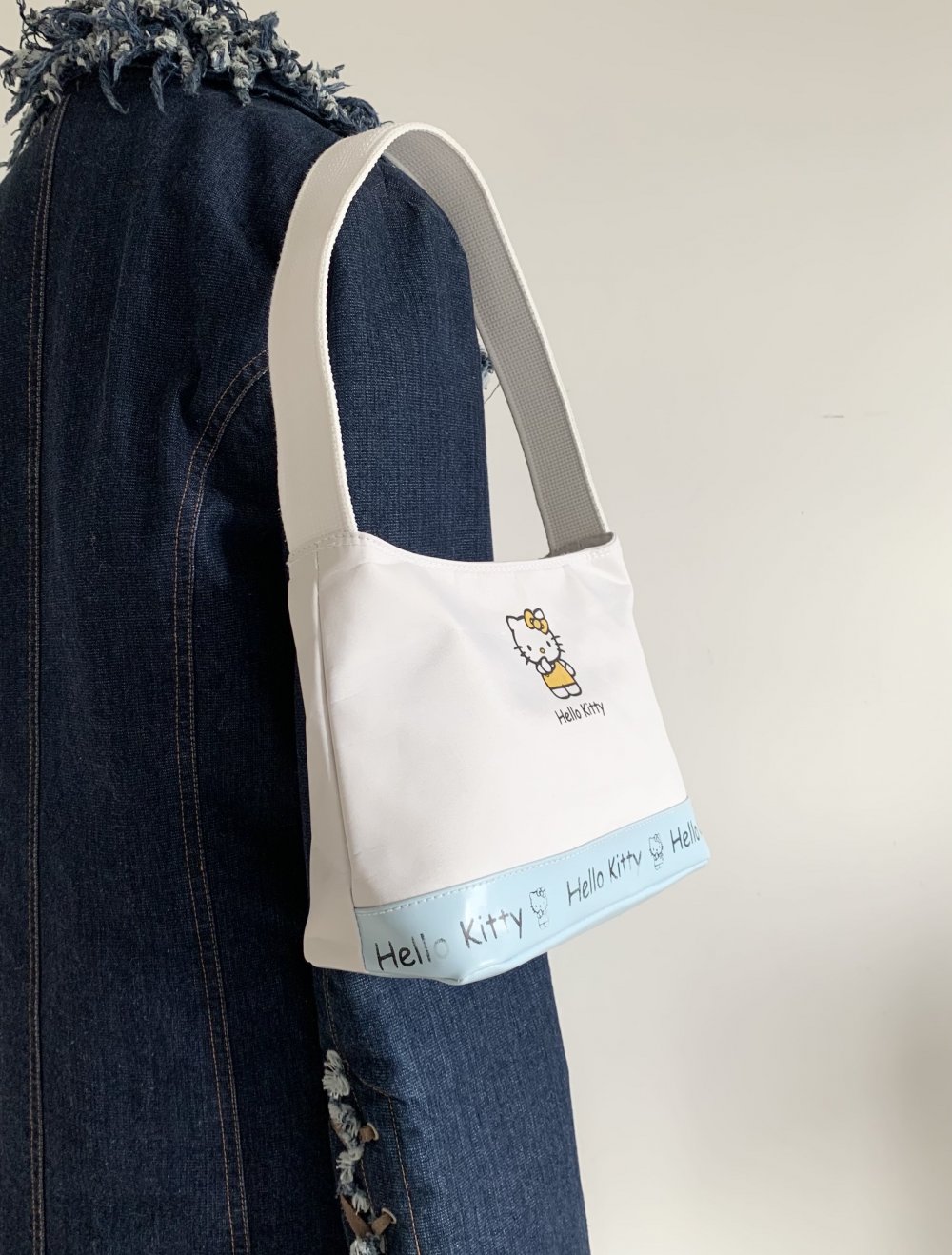 süße hellblau weiße hello kitty retro y2k Handtasche