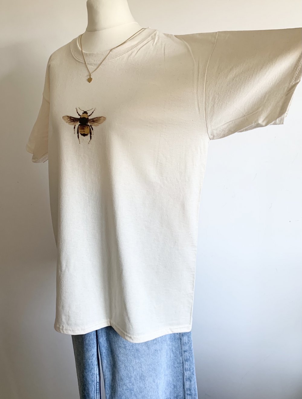 100% Baumwolle natur beiges T-Shirt oversize Biene Hummel Insekt