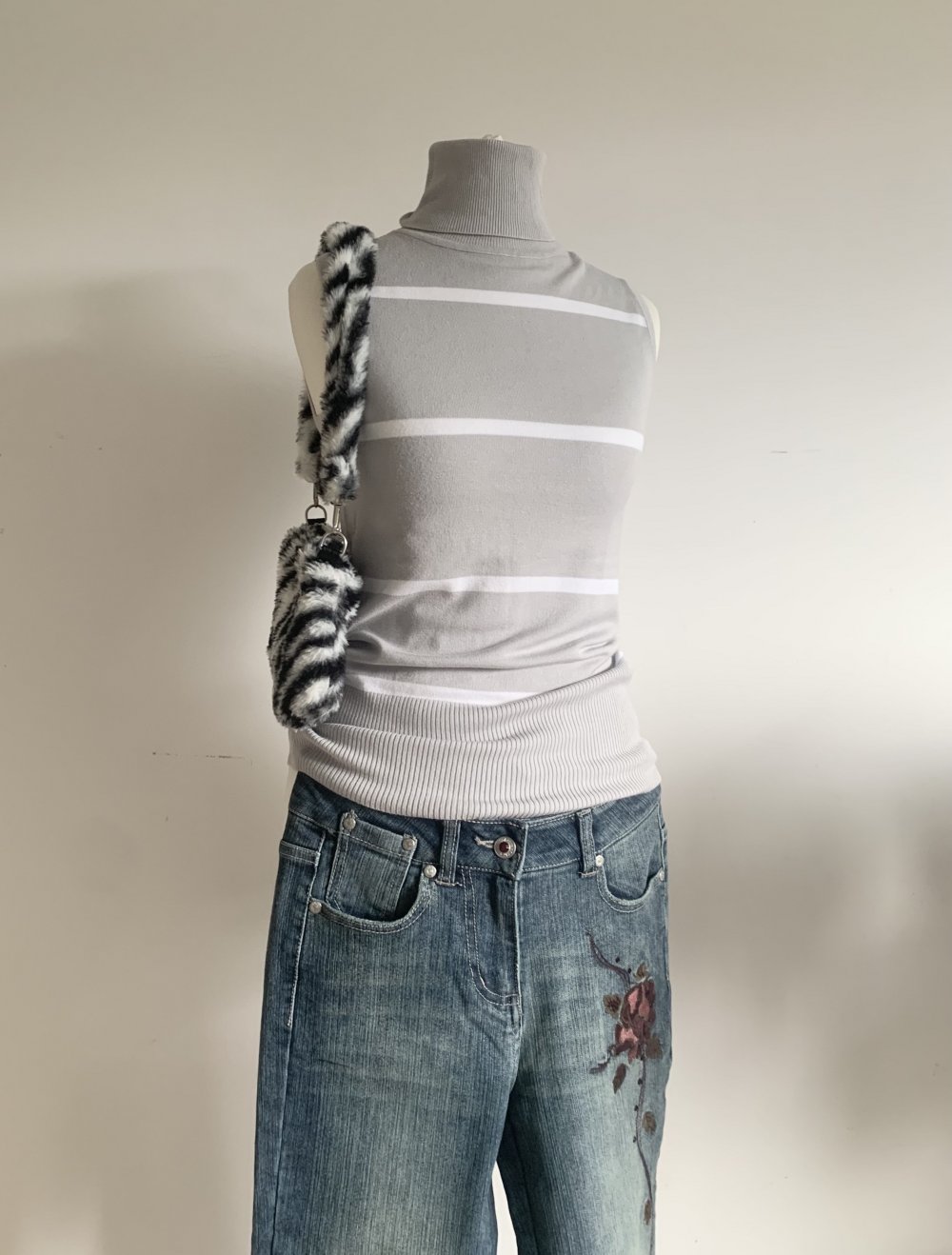hellgrau weiß gestreiftes y2k retro vintage Feinstrick Rollkragentop