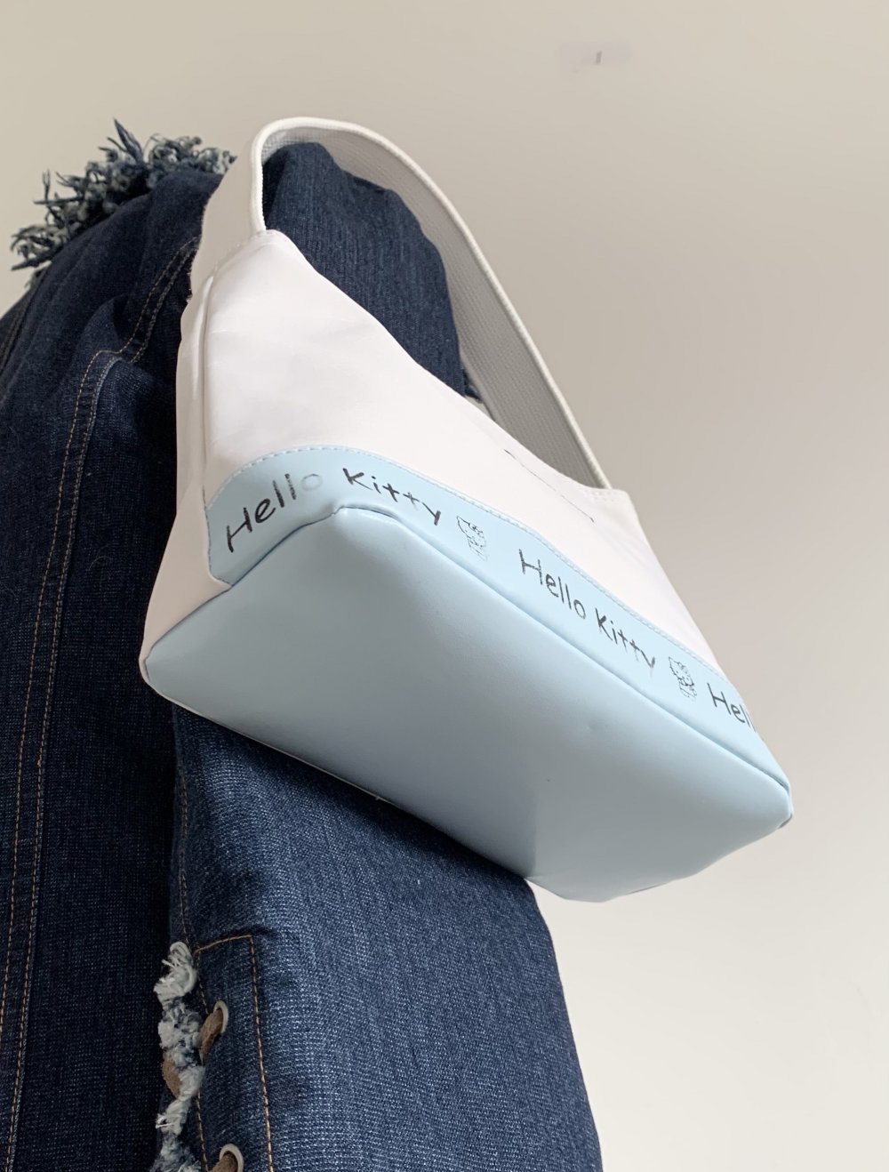 süße hellblau weiße hello kitty retro y2k Handtasche