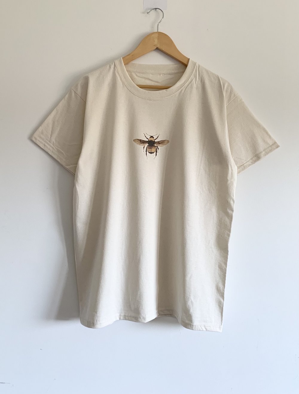 100% Baumwolle natur beiges T-Shirt oversize Biene Hummel Insekt