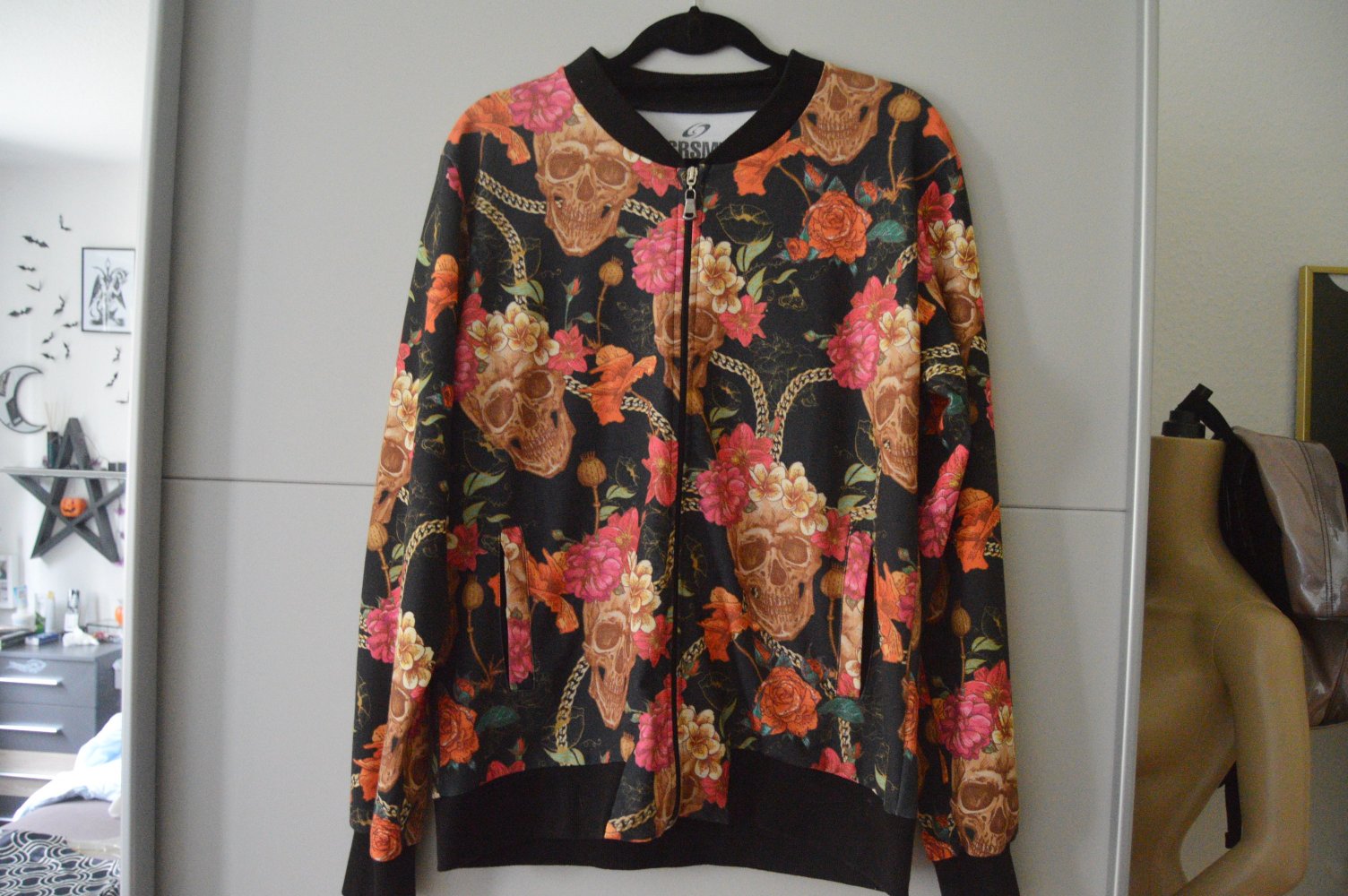 tolle zipperjacke mit totenköpen gothic gr.L