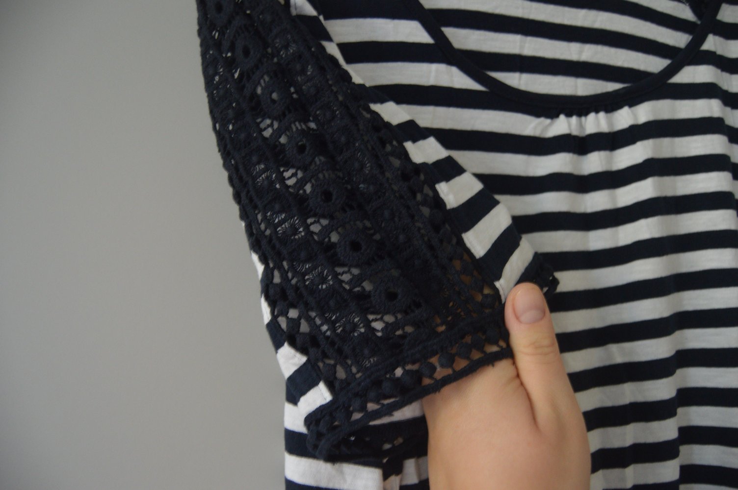 Tchibo Shirt 44/46 weiss-dunkelblau