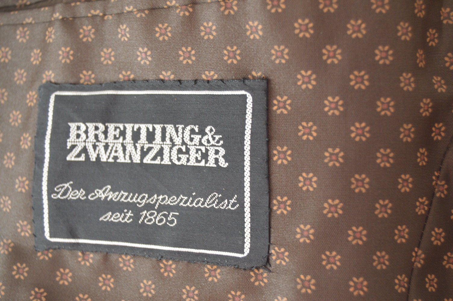 Breiting Und Zwanziger Almtracht Schnurwolle