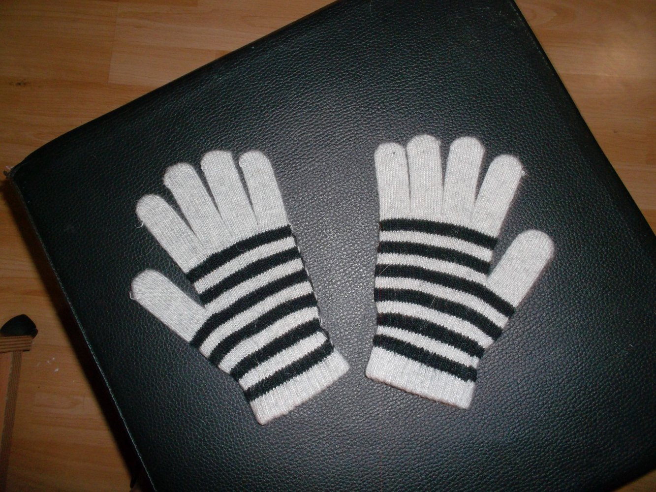 handschuhe,grau-weiss,sehr guter zustand,unisex
