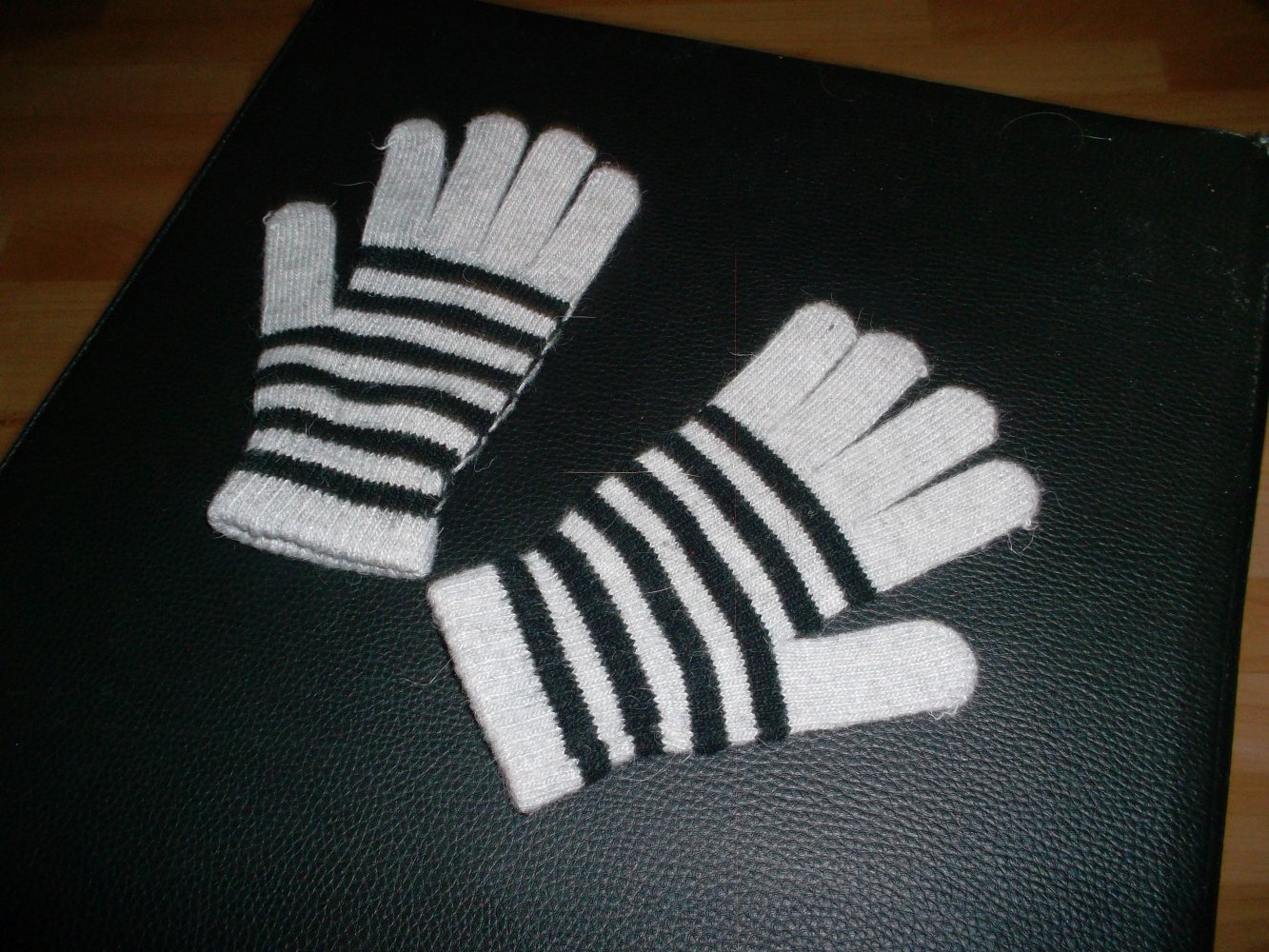 handschuhe,grau-weiss,sehr guter zustand,unisex