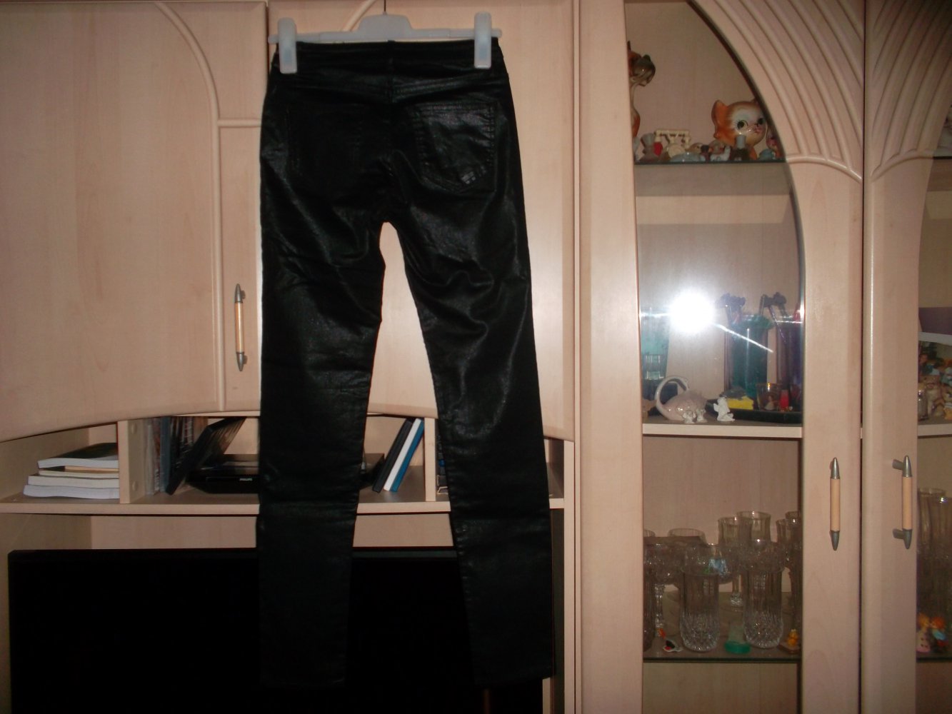 neue schwarze hose,glanzoptik.grösse 34,h&m