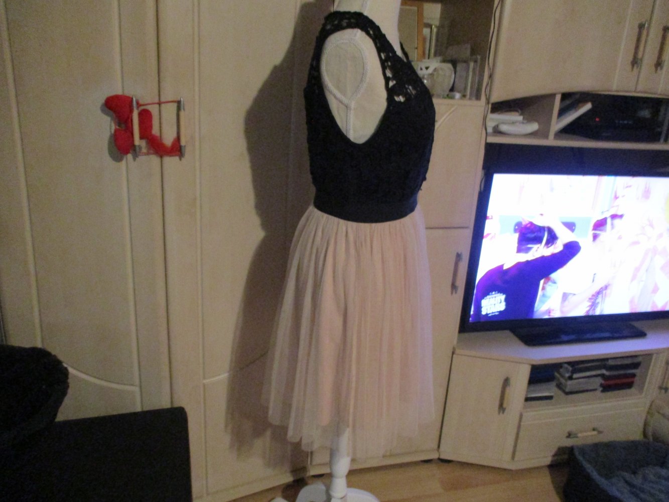 neues zauberhaftes kleid,gr.l.schwarz/aprikose,forever 21