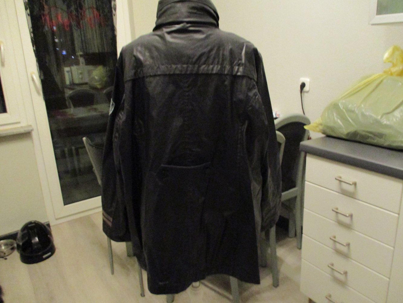 tolle neue longjacke,s.oliver,schwarz,gr 52,kaputze,reißverschluss,knöpfe