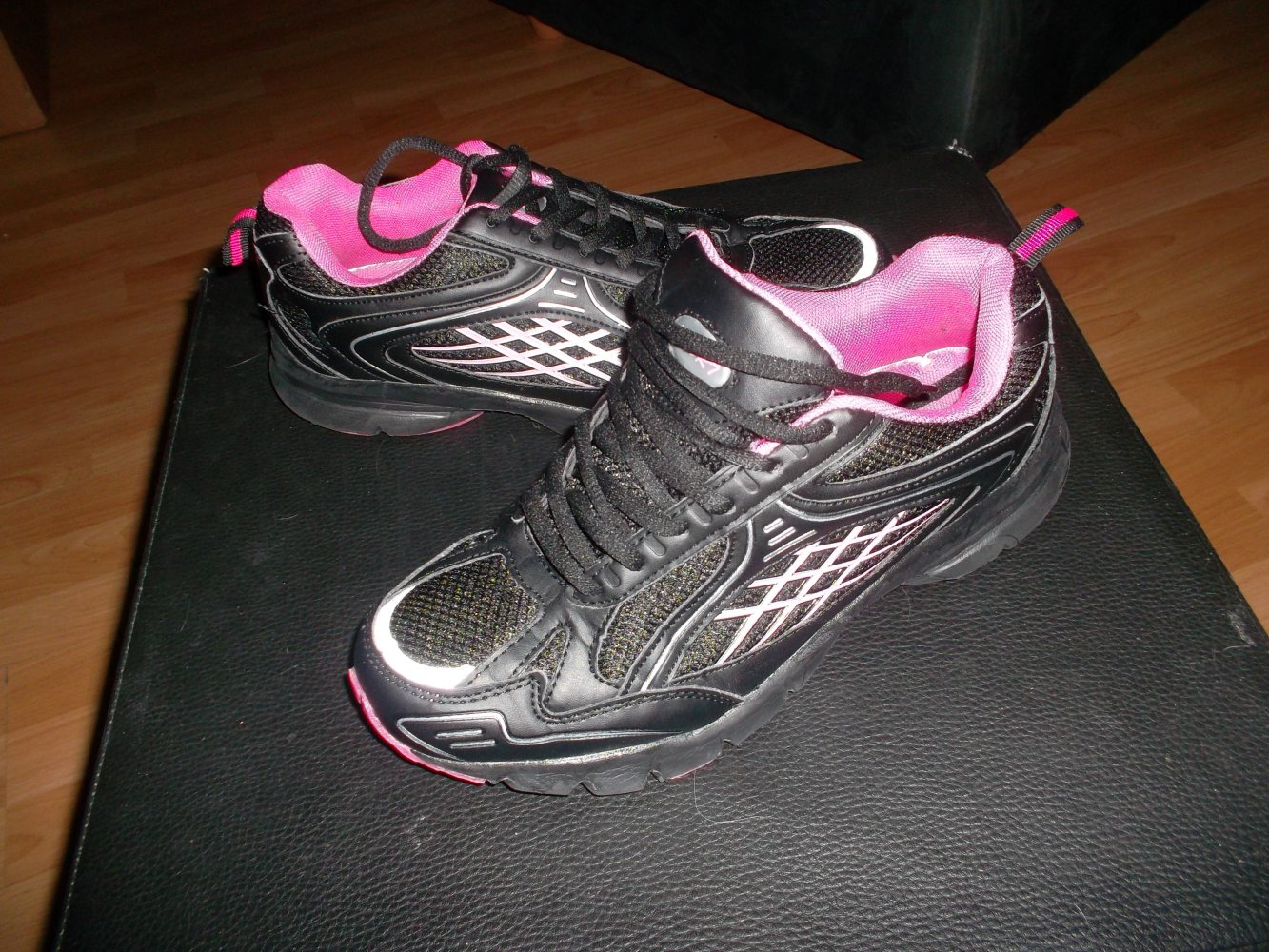 neue turnschuhe,schwarz/pink.grösse 38