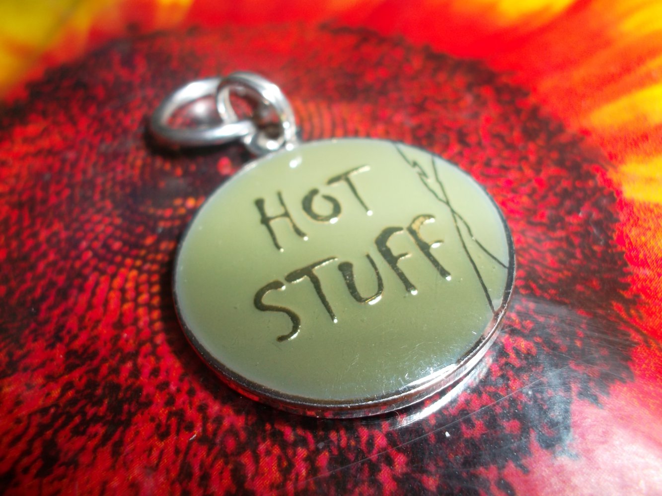  lustiger-anhaenger-hot-stuff-neu-fuer-mehrere-moeglichkeiten-zum-anhaengen