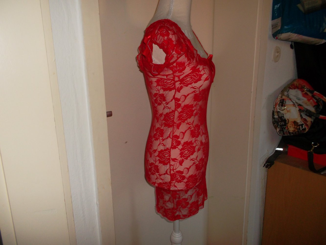 neu,rotes kleidchen mit rosenmuster, grösse s-l, sehr dehnbar