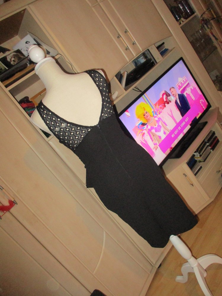 sehr schönes kleid in schwarz.gr. 34/36.stretchig,neuwertig