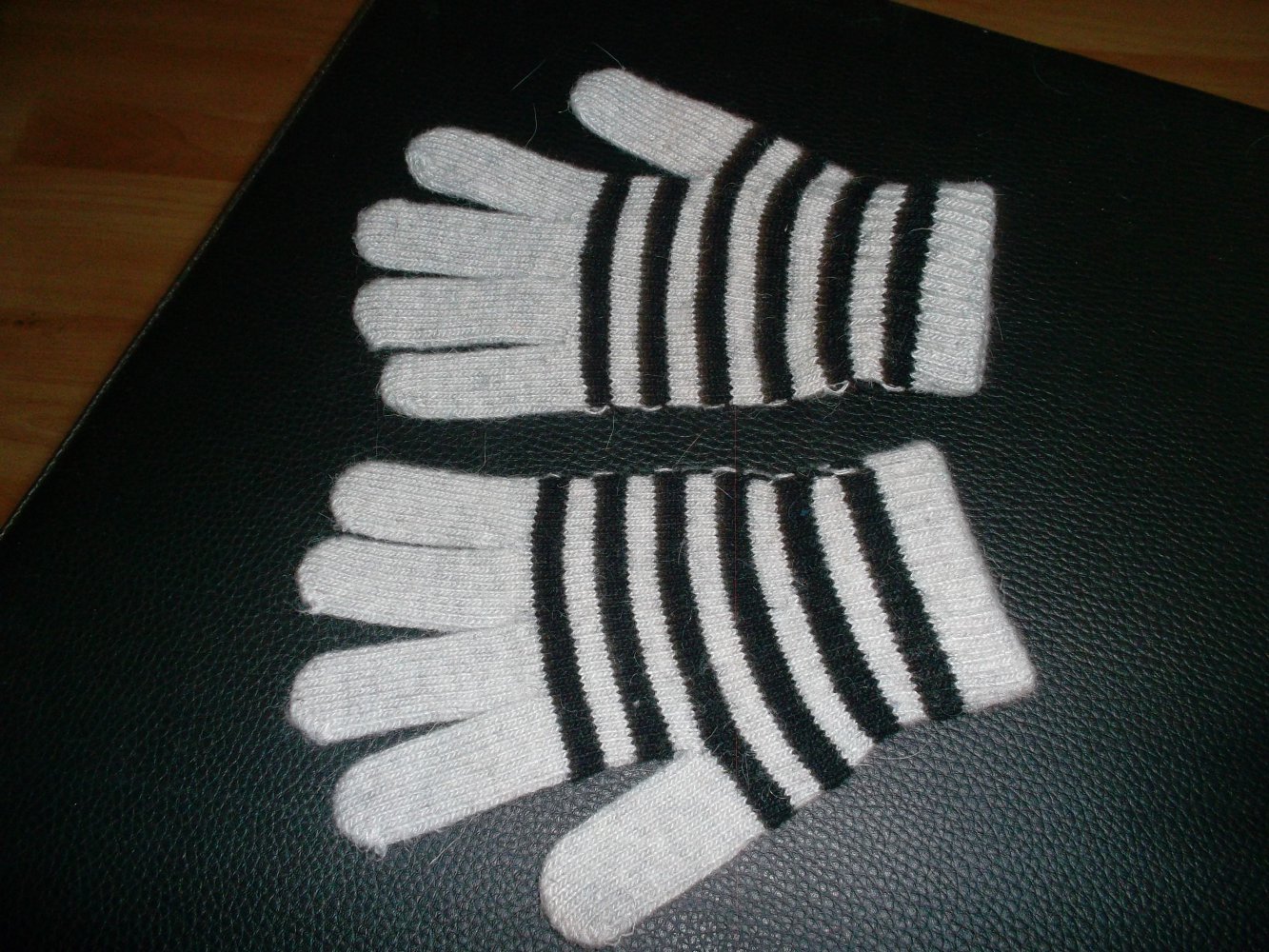handschuhe,grau-weiss,sehr guter zustand,unisex