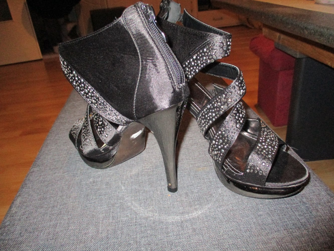 neue high heels,gr 38,schwarz,silber steinchen,reißverschluss