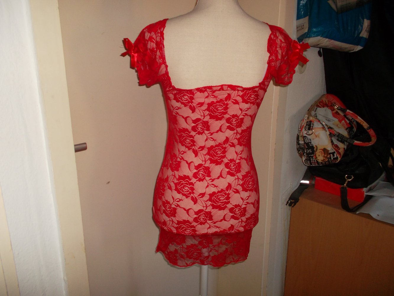 neu,rotes kleidchen mit rosenmuster, grösse s-l, sehr dehnbar