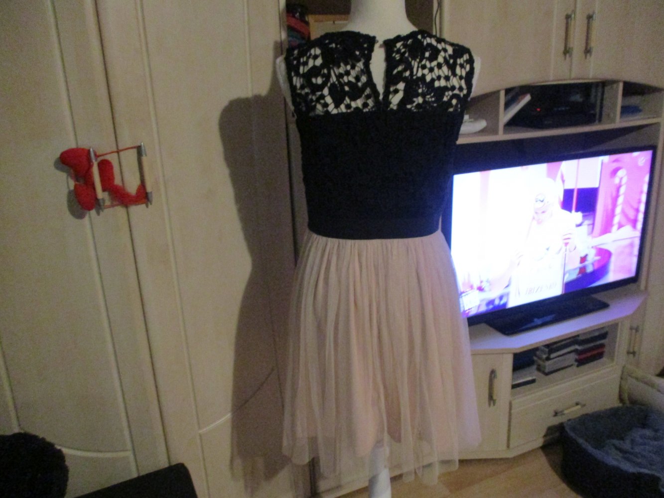 neues zauberhaftes kleid,gr.l.schwarz/aprikose,forever 21