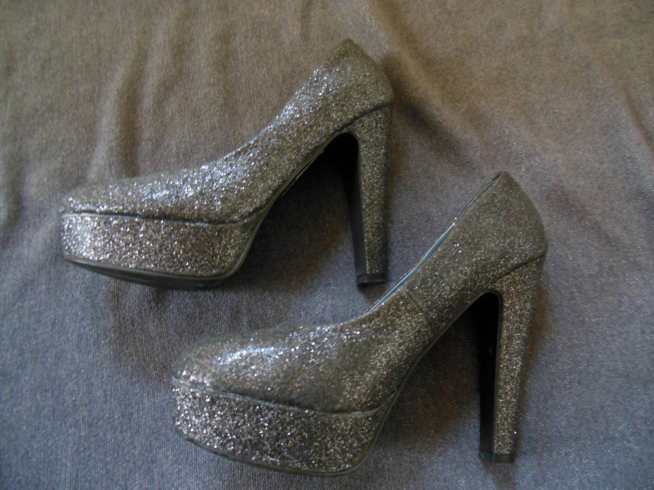 Silberne Pumps High Heels Fasching Karneval Abschlussball Gr.40