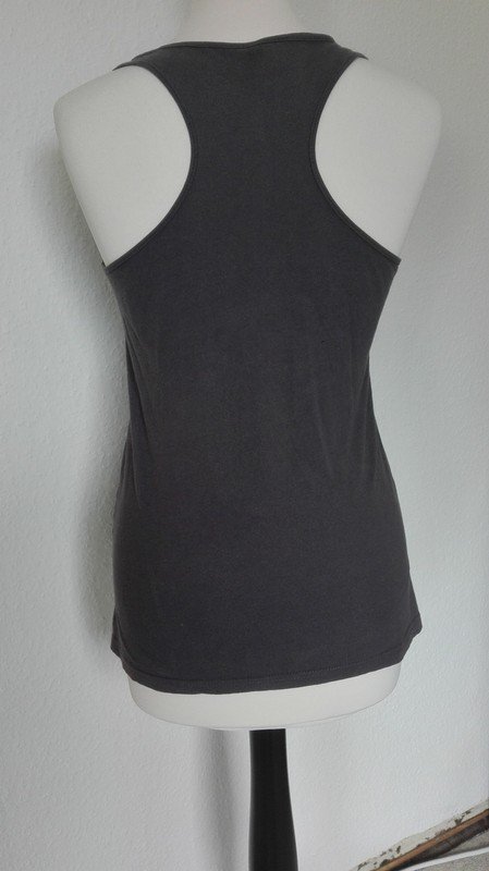Graues Top mit Aufdruck