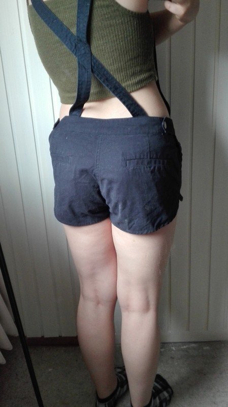 Süße Blaue Latzhose