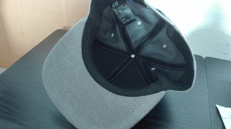 Graue Cap