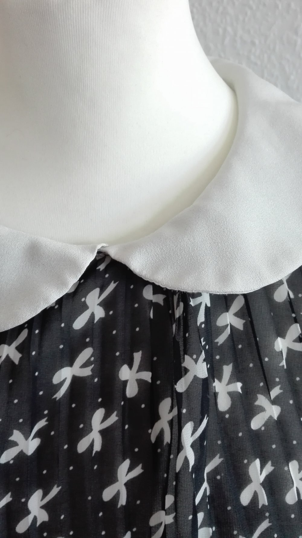 Bluse mit Schleifenmuster