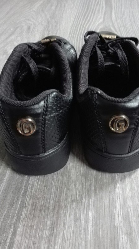 Schwarze Halbschuhe