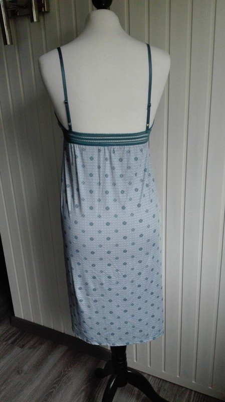 Süßes Nachtkleid mit Spitze