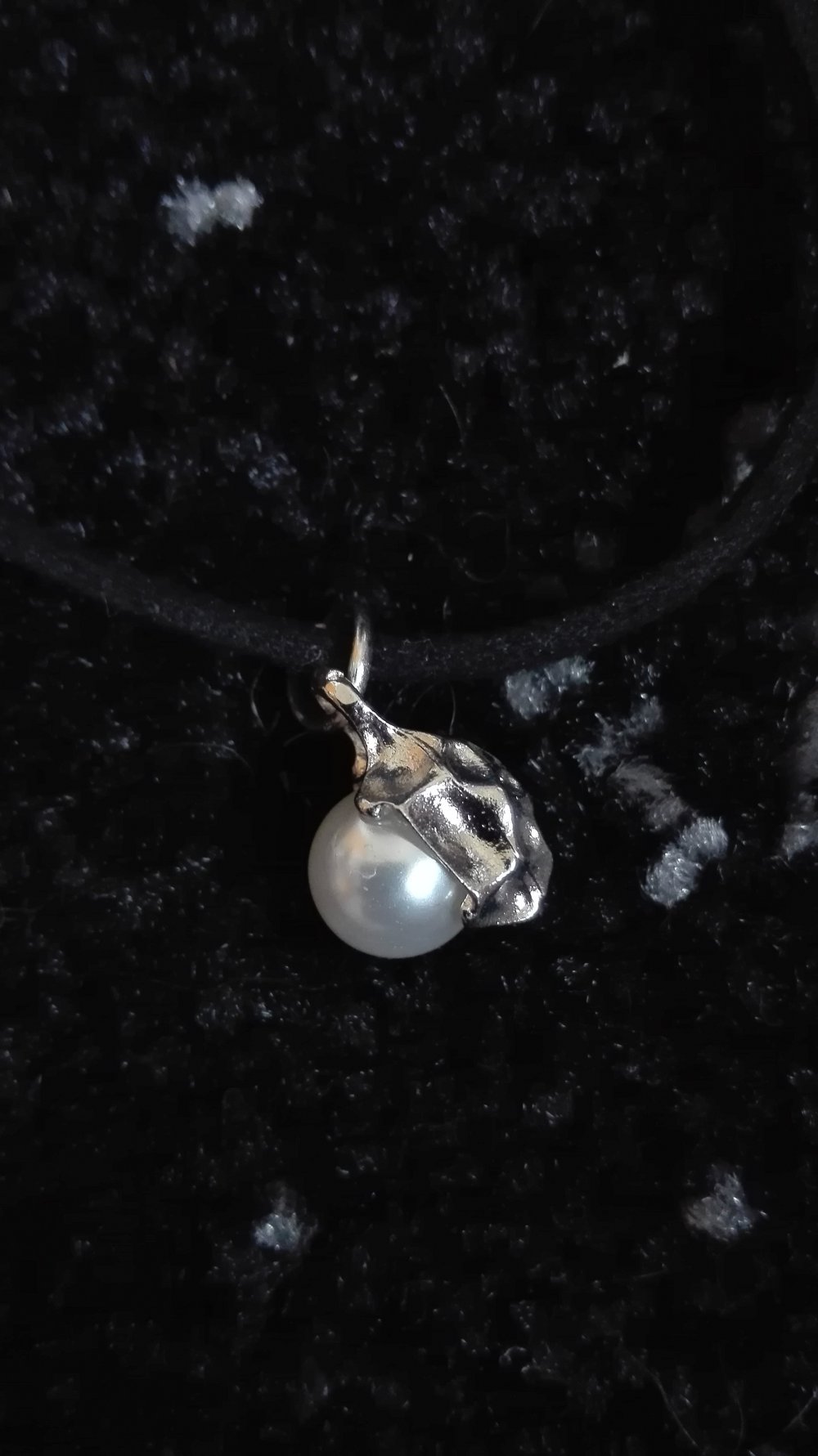 Choker mit Perlenanhänger