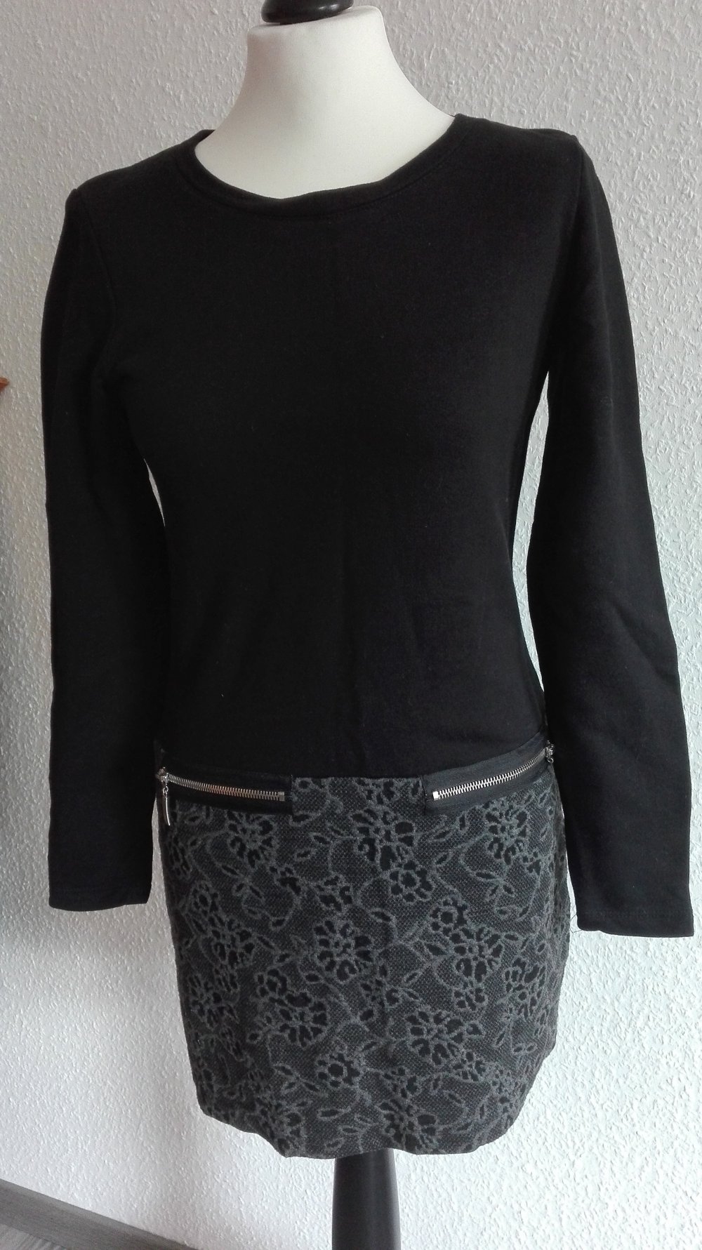 Elegantes Schwarzes Kleid