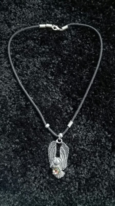 Schöne Kette mit Falken Anhänger