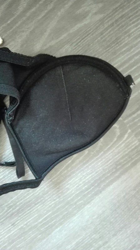 Schwarzer Push-Up BH mit Magnetverschluss Vorne