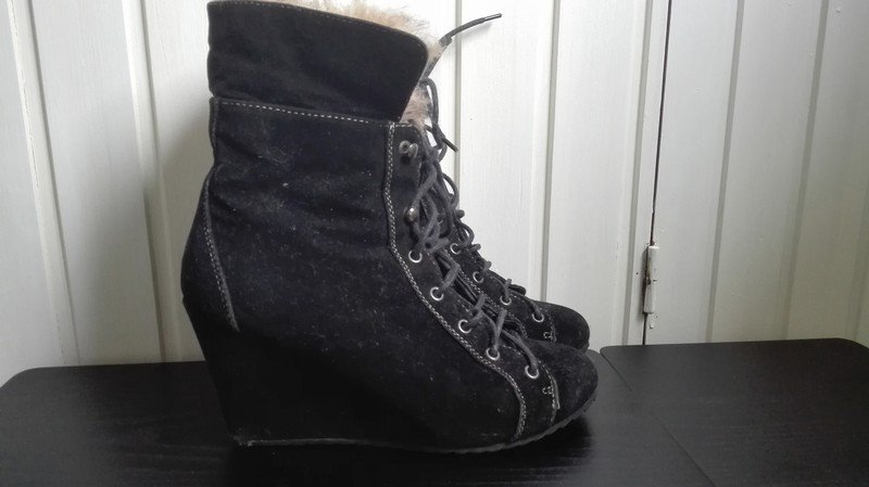Schwarze Samt Keilabsatz Schuhe