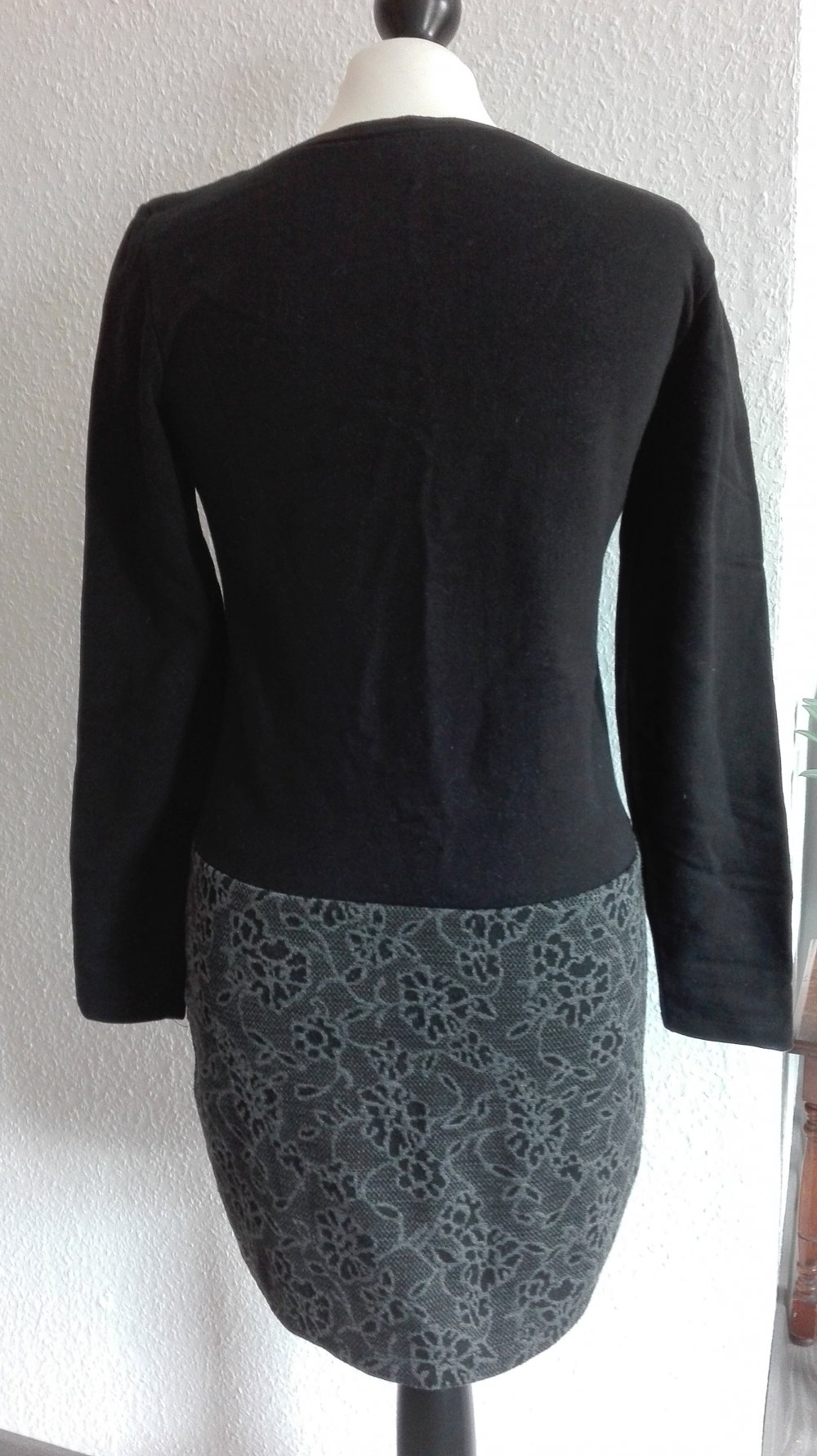 Elegantes Schwarzes Kleid