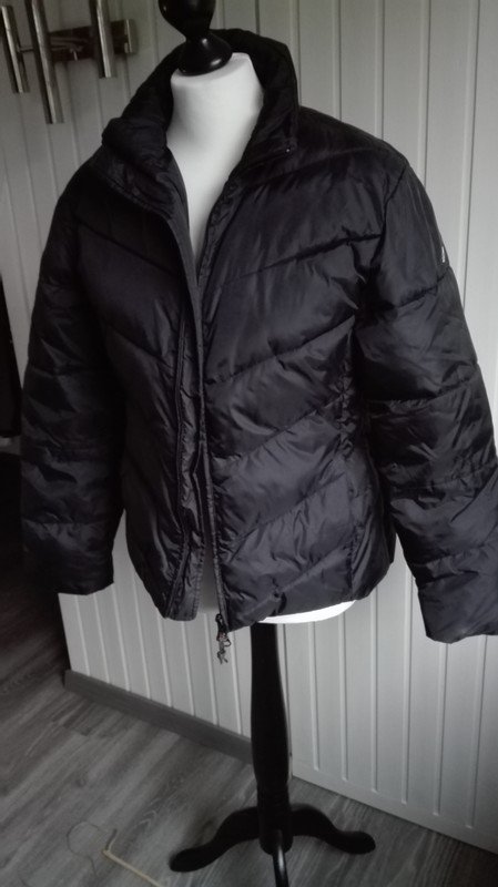 Schwarze warme Jacke