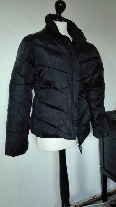 Schwarze warme Jacke