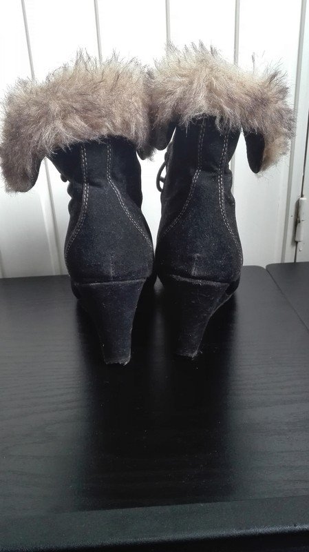 Schwarze Samt Keilabsatz Schuhe