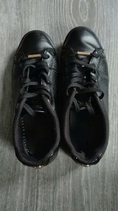 Schwarze Halbschuhe