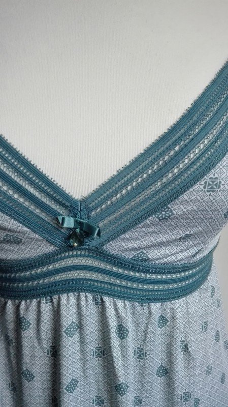 Süßes Nachtkleid mit Spitze