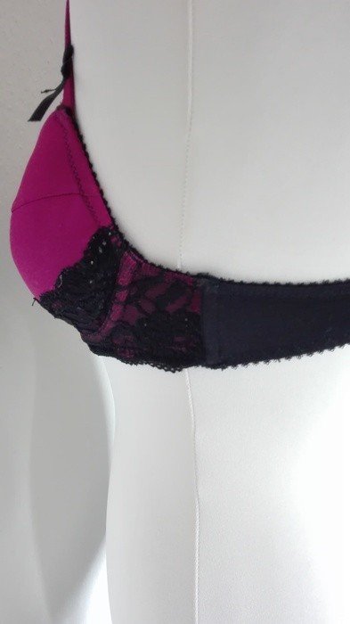 Pinker BH mit Spitze